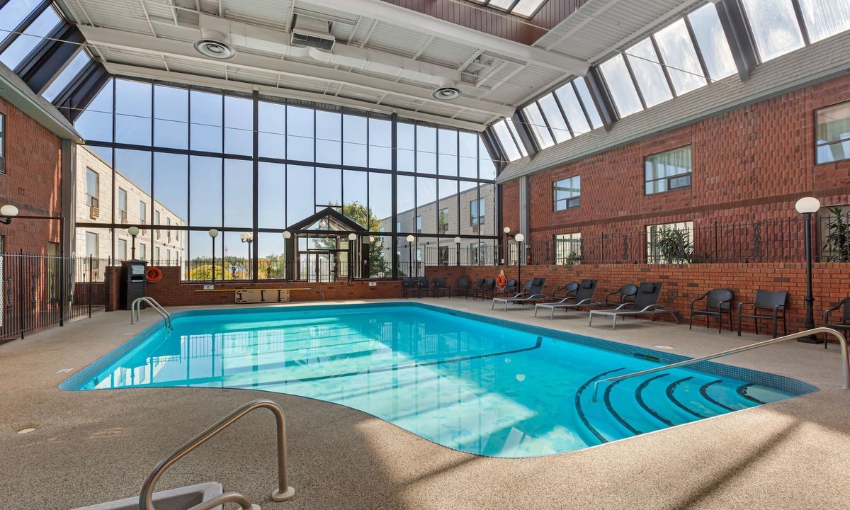 Midland Hotel | Quality Inn & Conference Centre