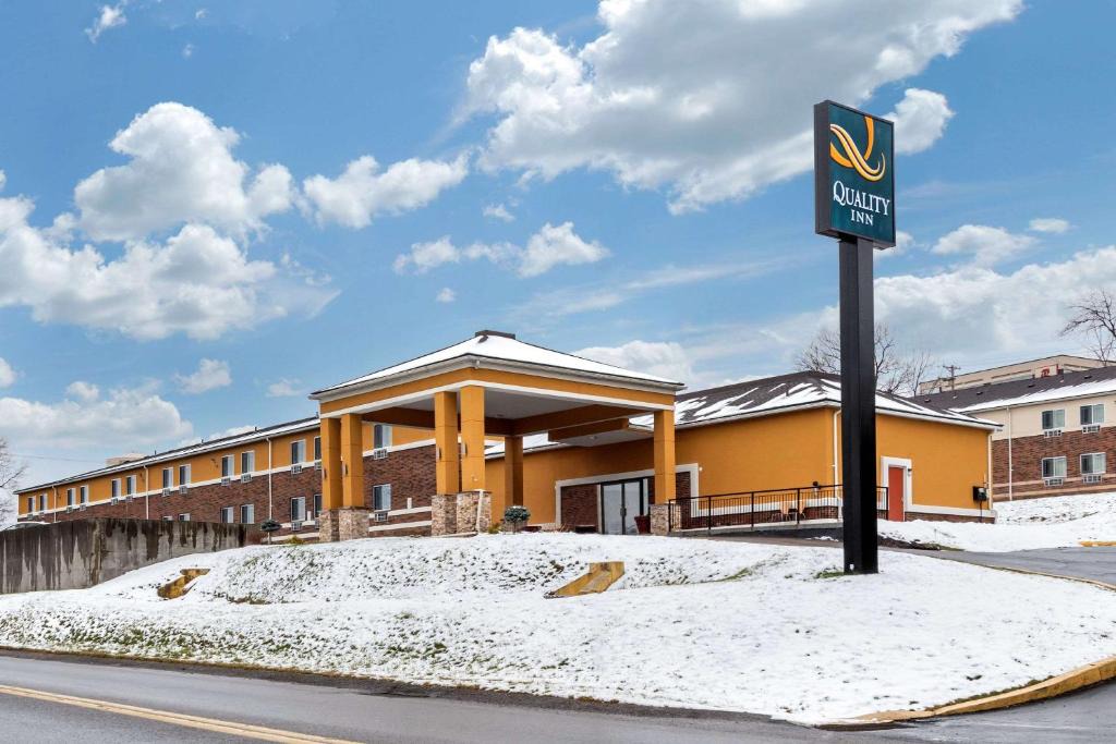 Moon Township Hotel | Quality Inn Coraopolis