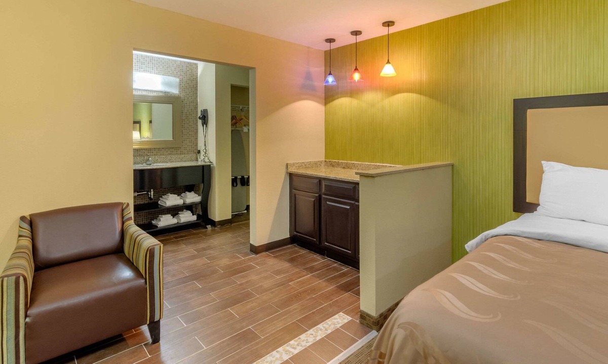 Covington Hotel | Quality Inn Covington Downtown
