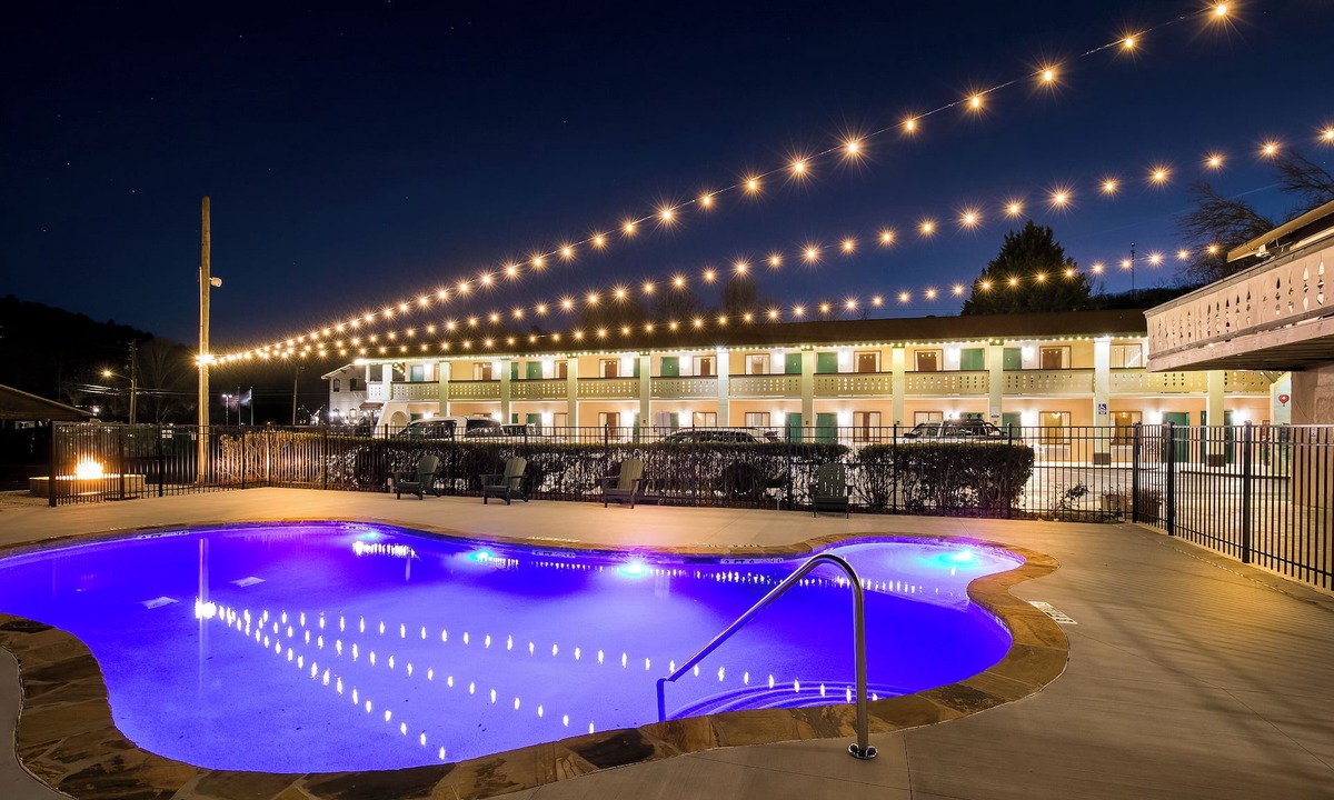 Helen Hotel | Quality Inn Downtown Helen