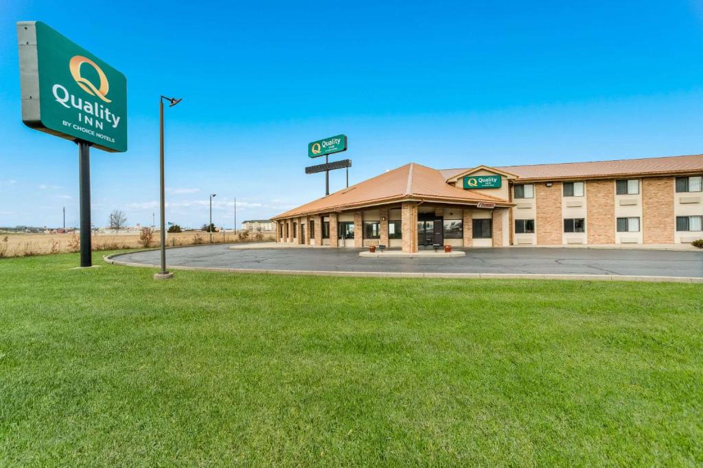 Effingham Hotel | Quality Inn Effingham North