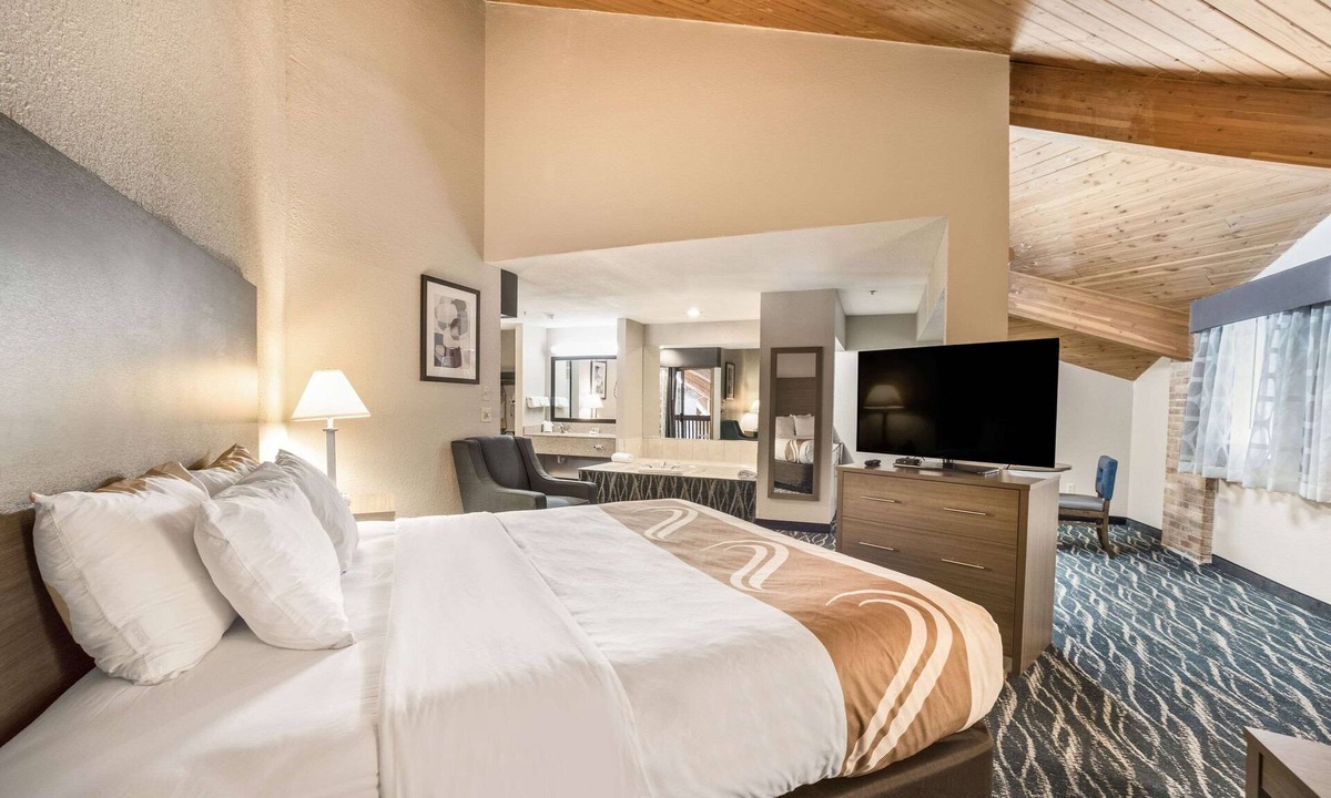 Effingham Hotel | Quality Inn Effingham North