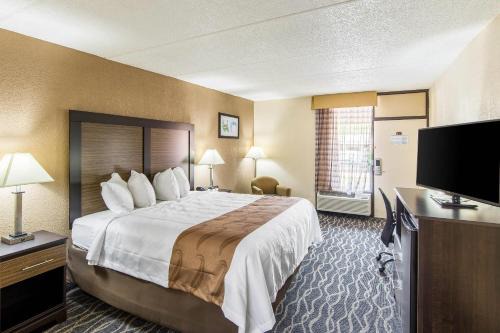 Forest City Hotel | Quality Inn Forest City