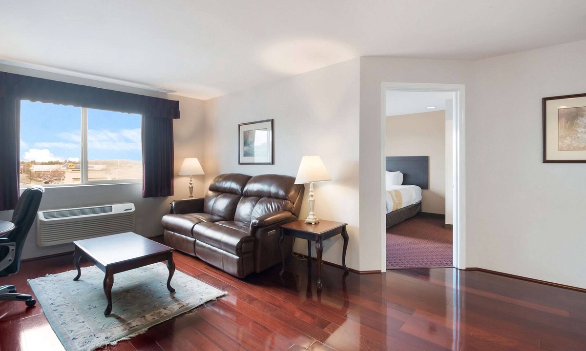 Guide Meridian Hotel | Quality Inn Grand Suites Bellingham