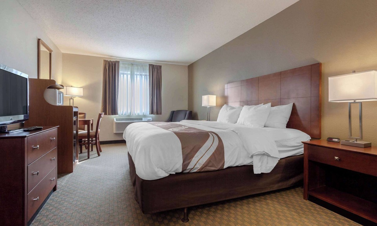 Hays Hotel | Quality Inn Hays I-70