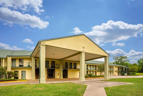 Heber Springs Hotel | Quality Inn Heber Springs