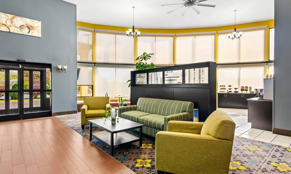 Hillsville Hotel | Quality Inn Hillsville