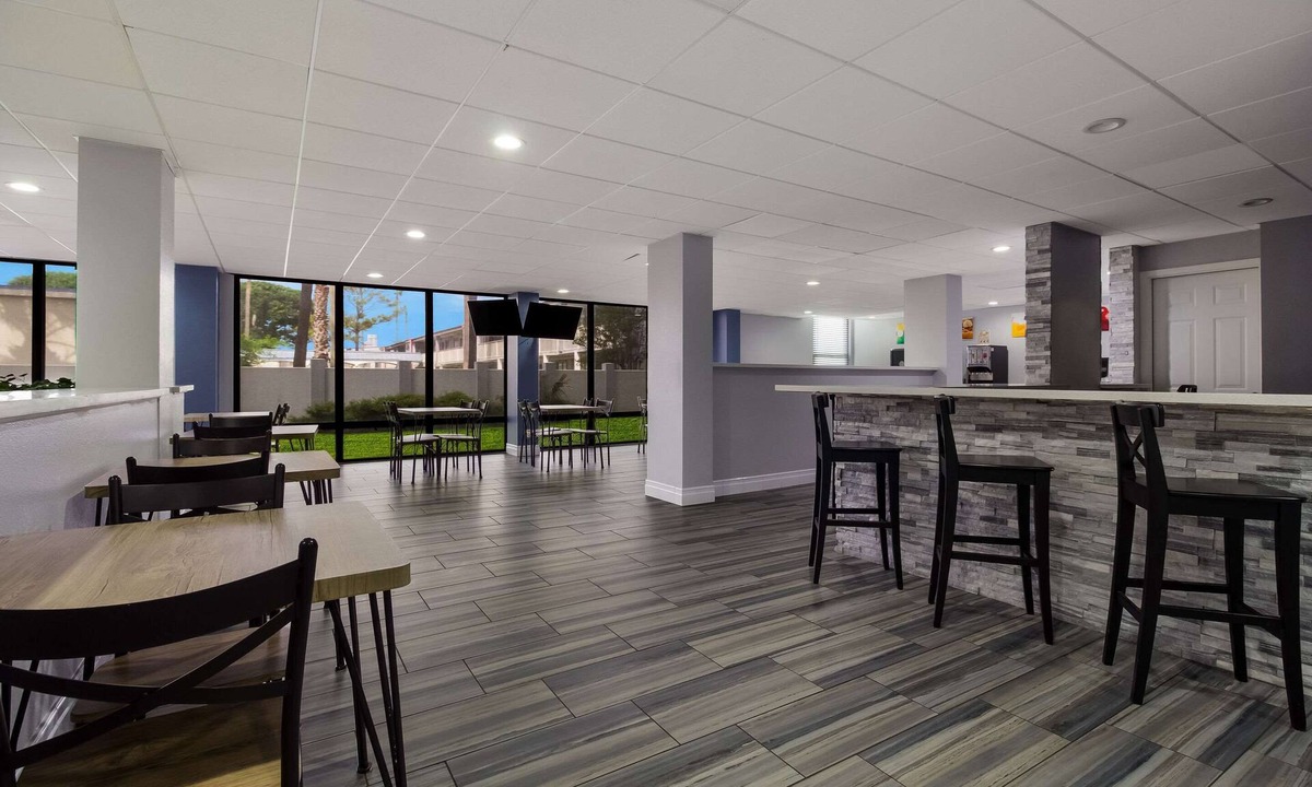 North Shore Hotel | Quality Inn Houston East I-10