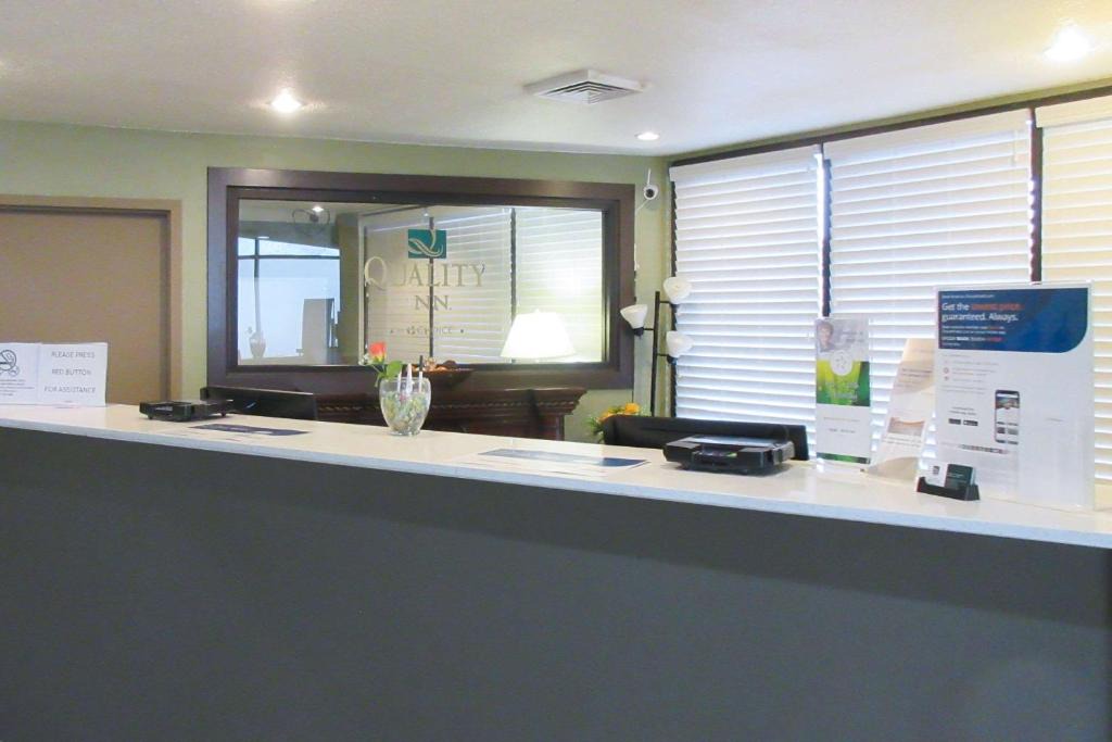 Del Camino Hotel | Quality Inn Longmont
