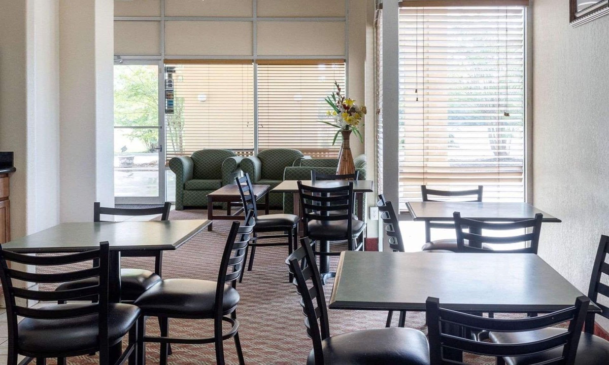 Louisville Hotel | Quality Inn Louisville MS