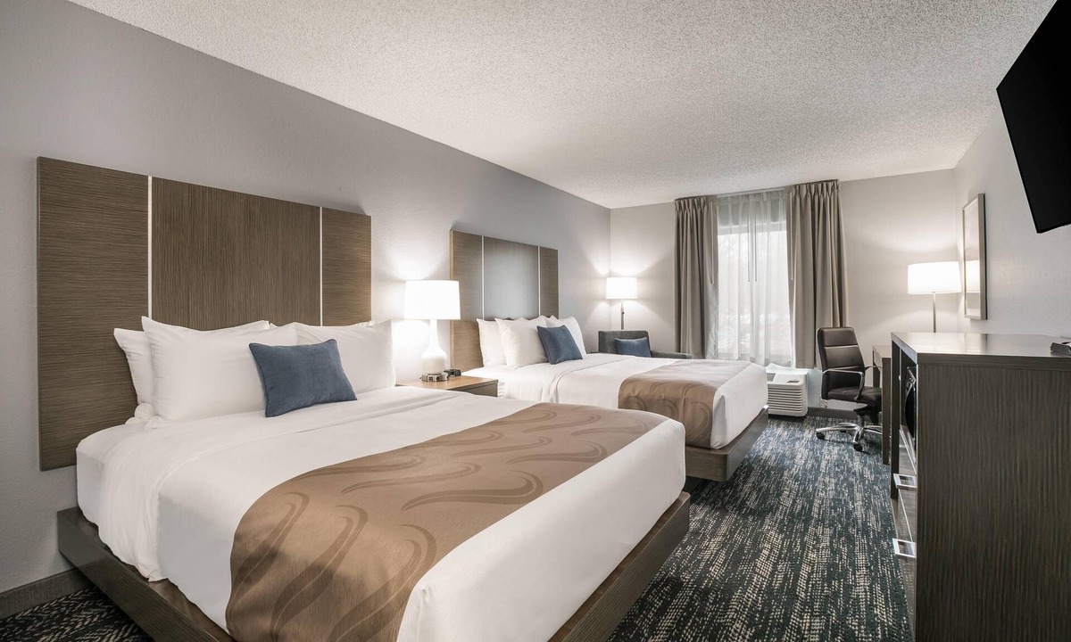 Marquette Hotel | Quality Inn Marquette