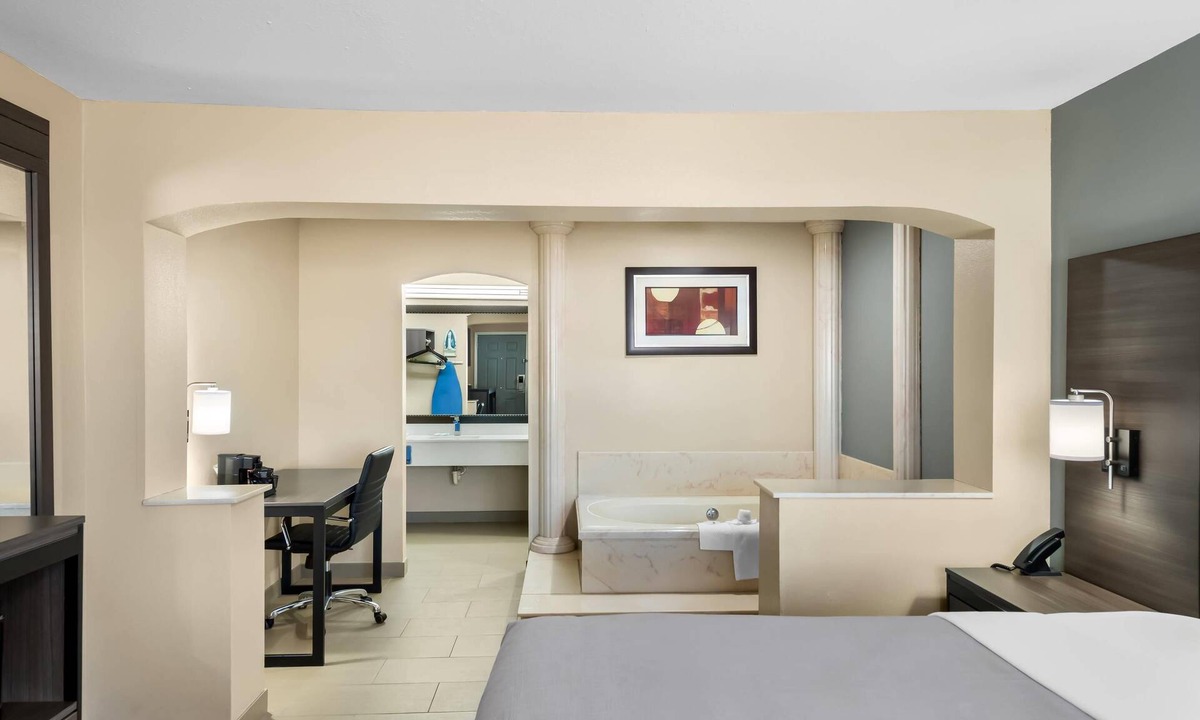 Marshall Hotel | Quality Inn Marshall