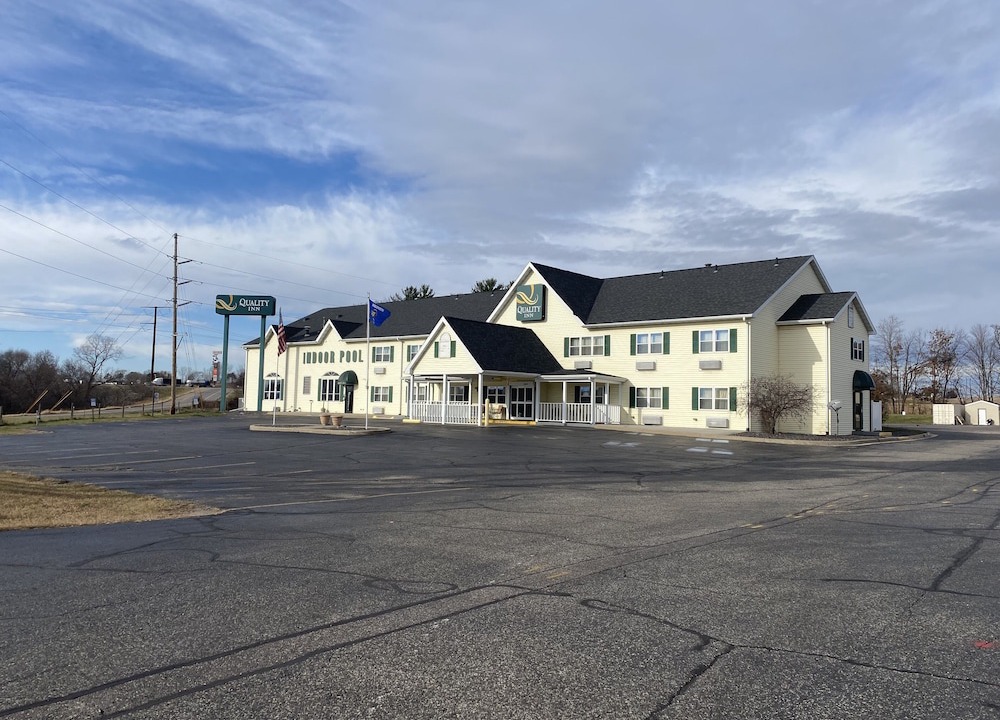 Mauston Hotel | Quality Inn Mauston