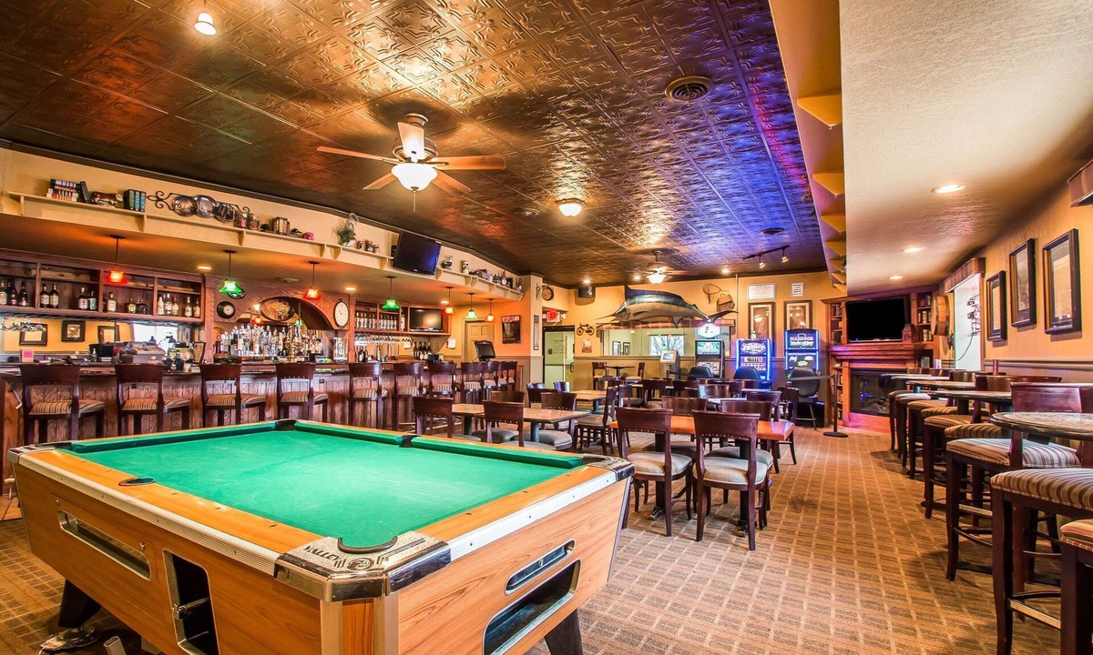 Morris Hotel | Quality Inn Morris I-80