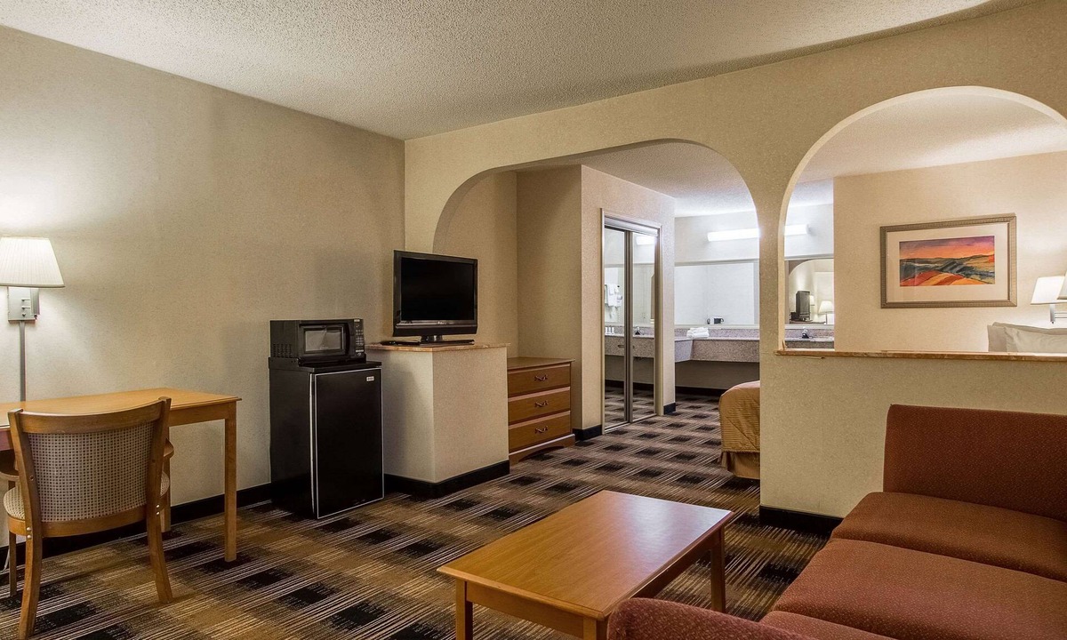 Flowery Branch Hotel | Quality Inn Oakwood - Gainesville