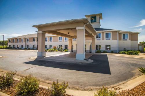 Parsons Hotel | Quality Inn Parsons North