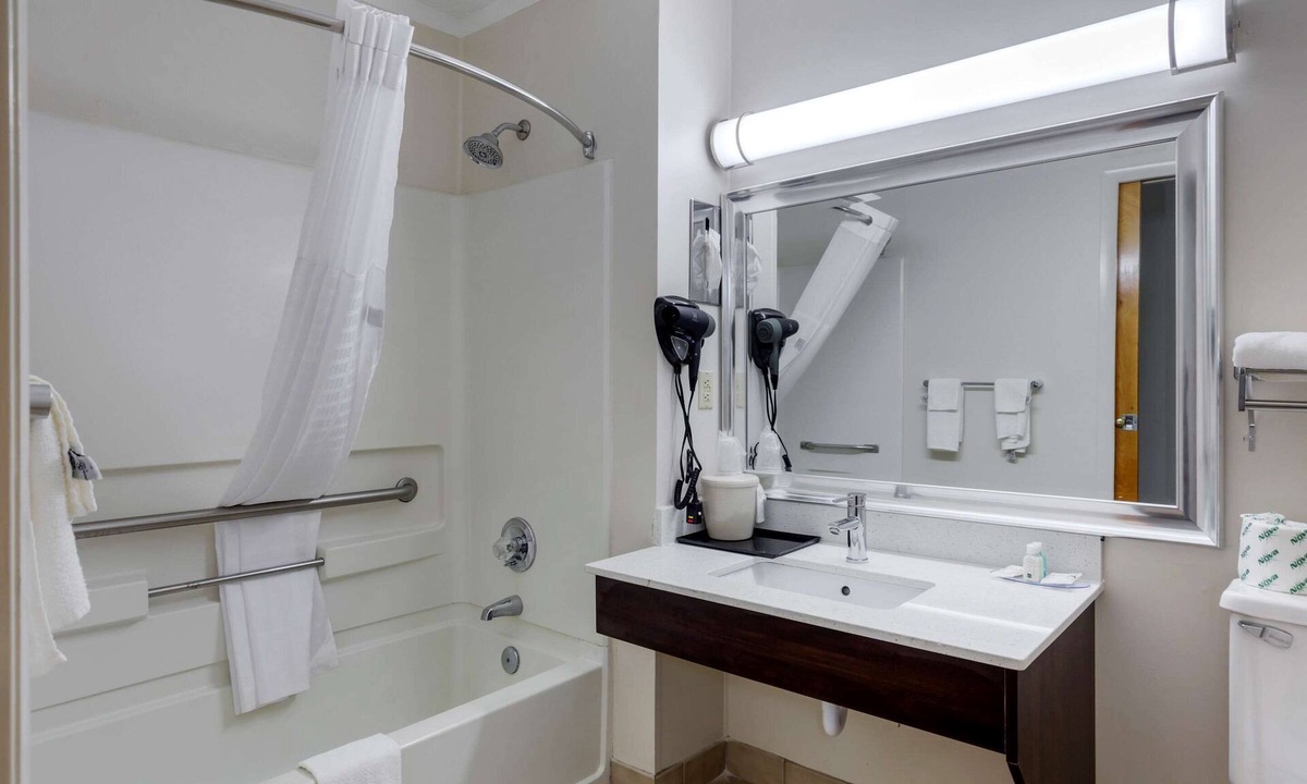 Roxboro Hotel | Quality Inn - Roxboro South