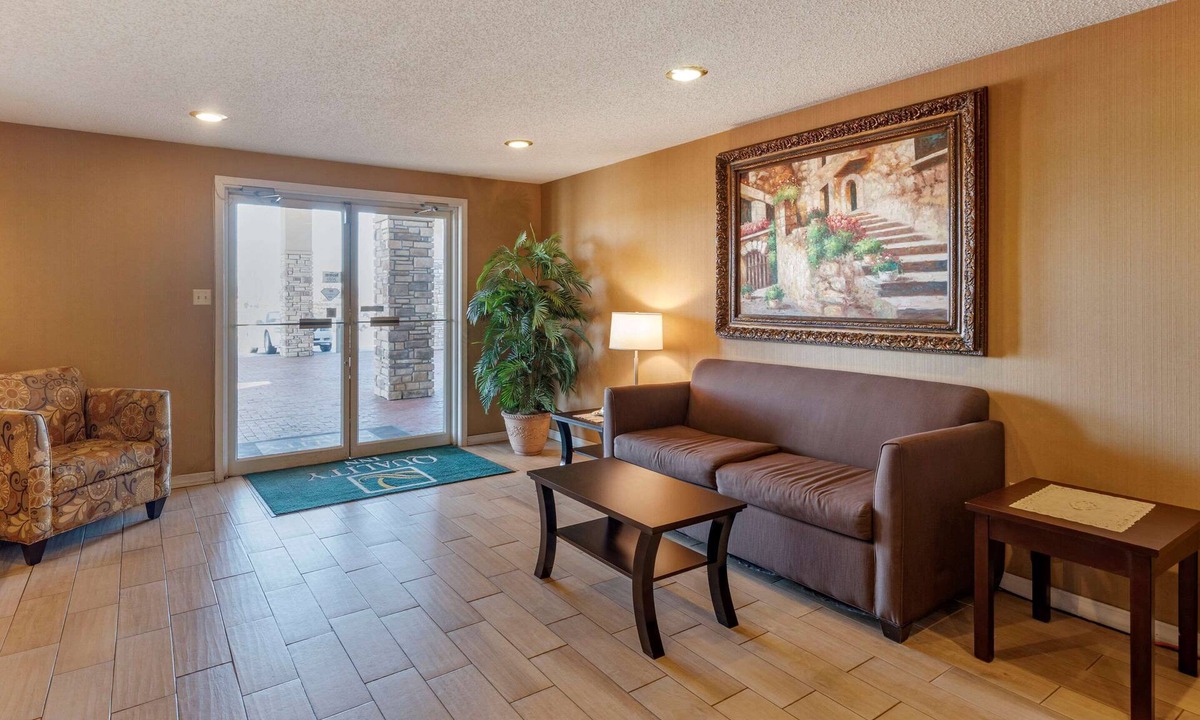 Russellville Hotel | Quality Inn Russellville I-40