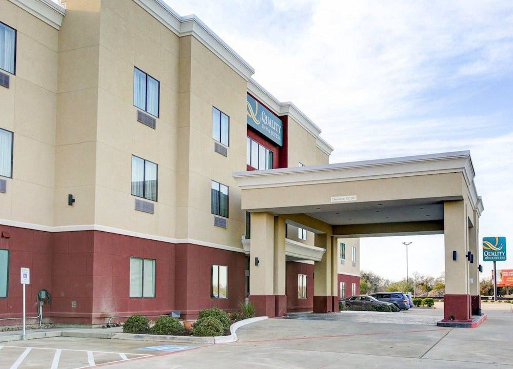 Bryan Hotel | Quality Inn & Suites Bryan
