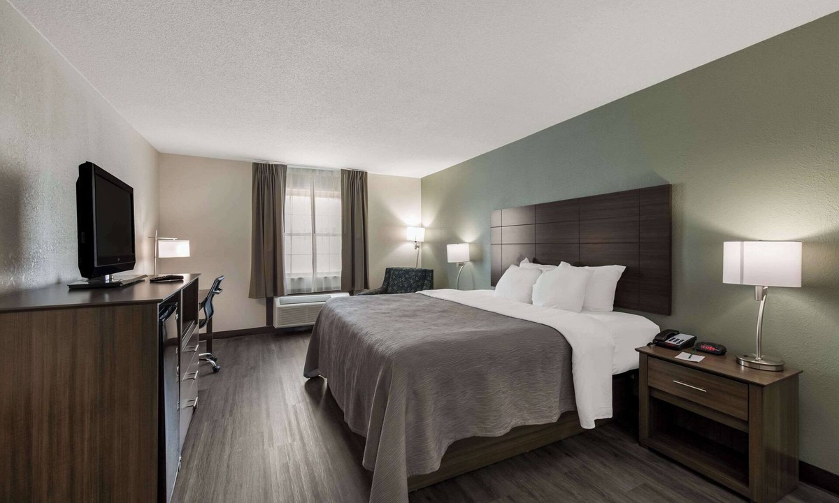 Airport Township Hotel | Quality Inn Saint Louis Airport