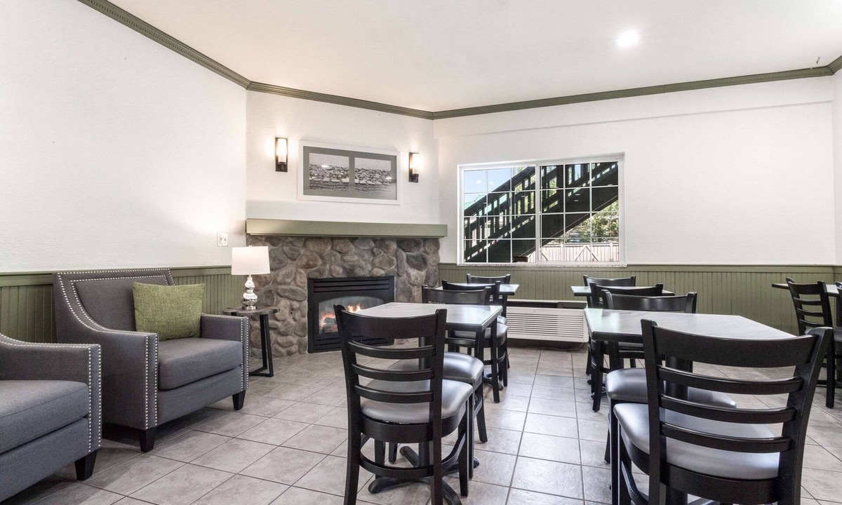 Bainbridge Island Hotel | Quality Inn & Suites Bainbridge Island
