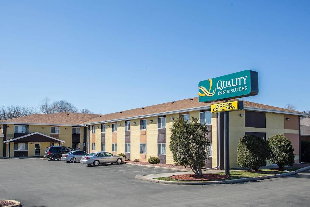 West Bend Hotel | Quality Inn & Suites