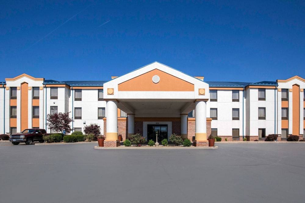 Arnold Hotel | Quality Inn & Suites Arnold