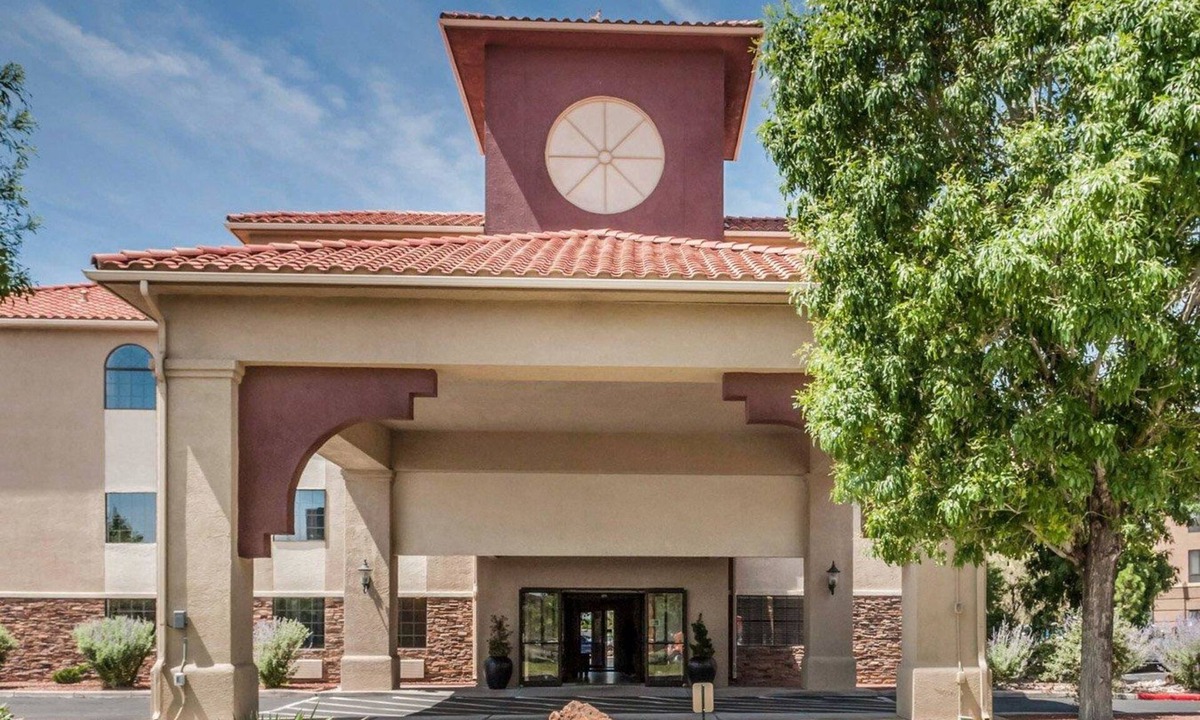 Westside Hotel | Quality Inn & Suites Albuquerque West