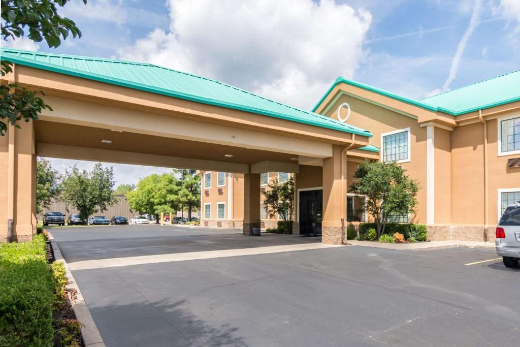 Alma Hotel | Quality Inn & Suites Alma I-40