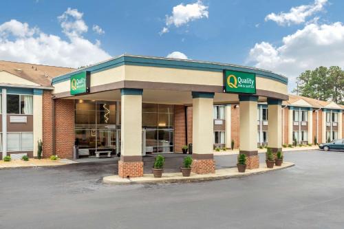 Apex Hotel | Quality Inn & Suites Apex - Holly Springs NC