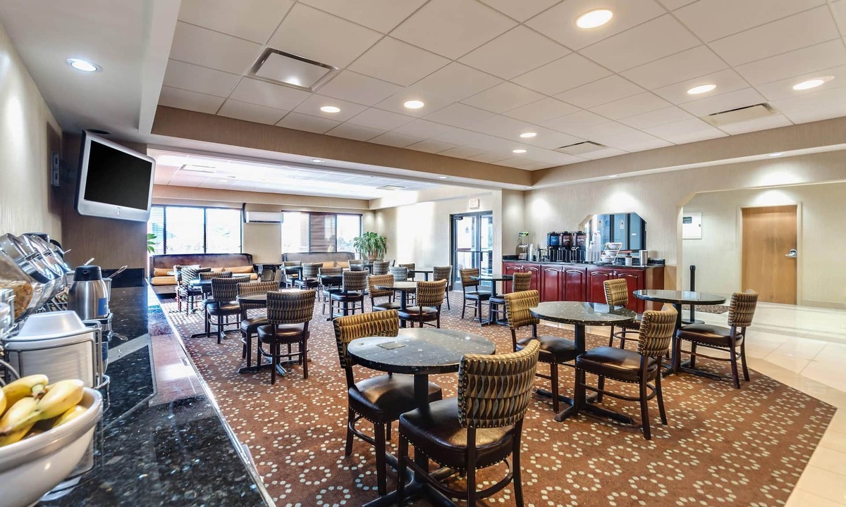 Edgewood Hotel | Quality Inn & Suites Bel Air I-95 Exit 77A