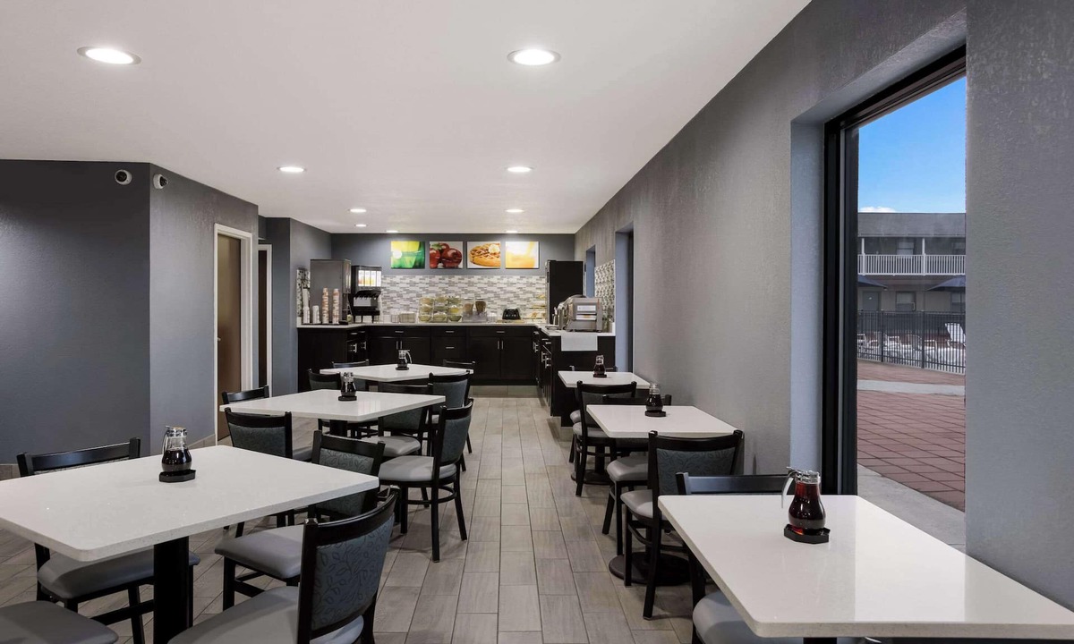 Big Rapids Hotel | Quality Inn & Suites Big Rapids near University