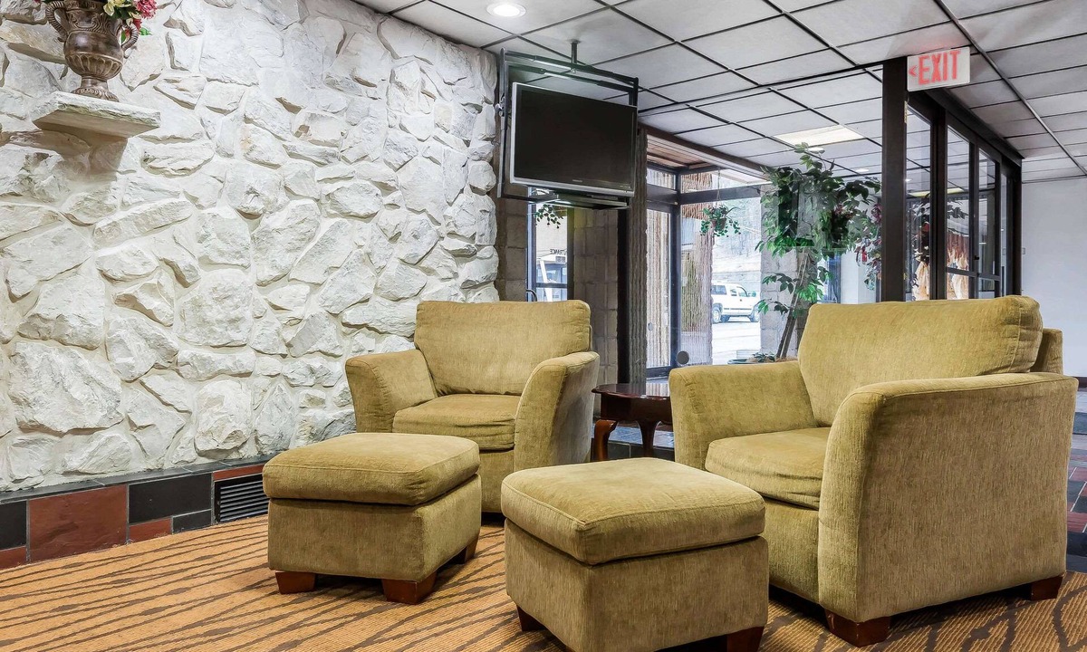 Port Crane Hotel | Quality Inn & Suites Binghamton Vestal