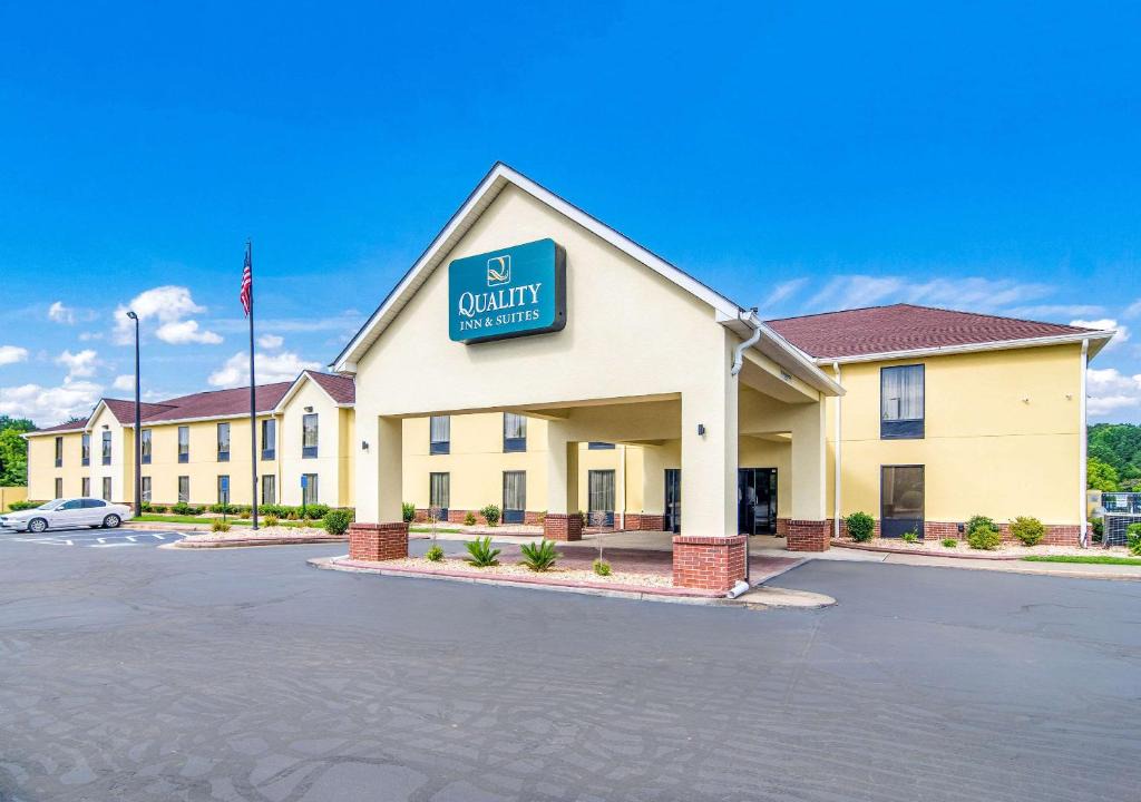 Canton Hotel | Quality Inn & Suites Canton, GA