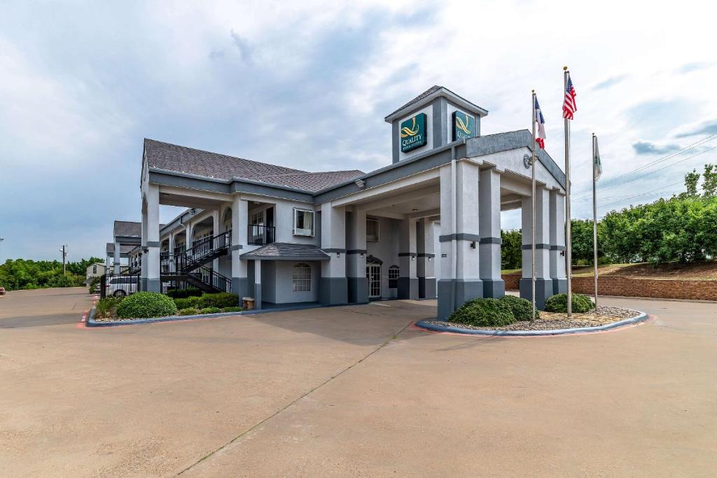 Canton Hotel | Quality Inn & Suites Canton