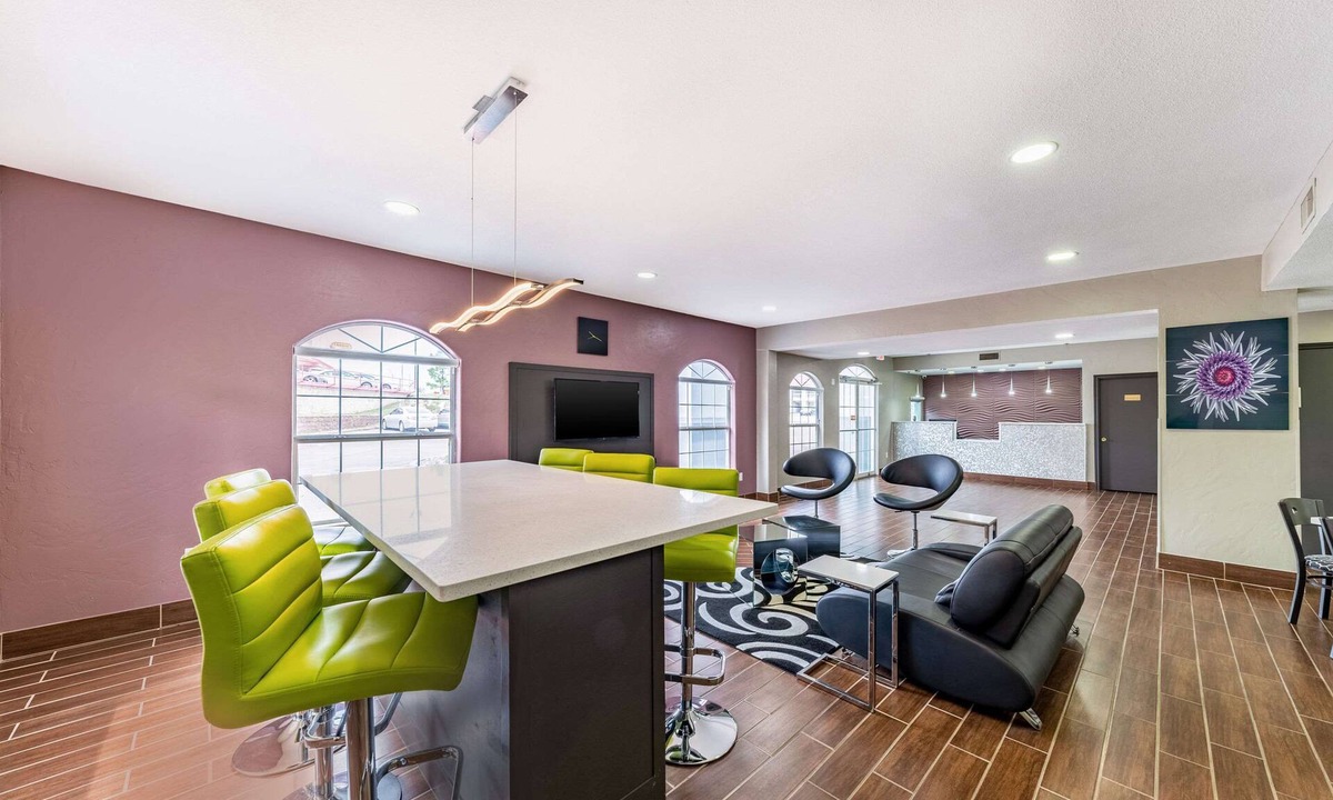 Canton Hotel | Quality Inn & Suites Canton