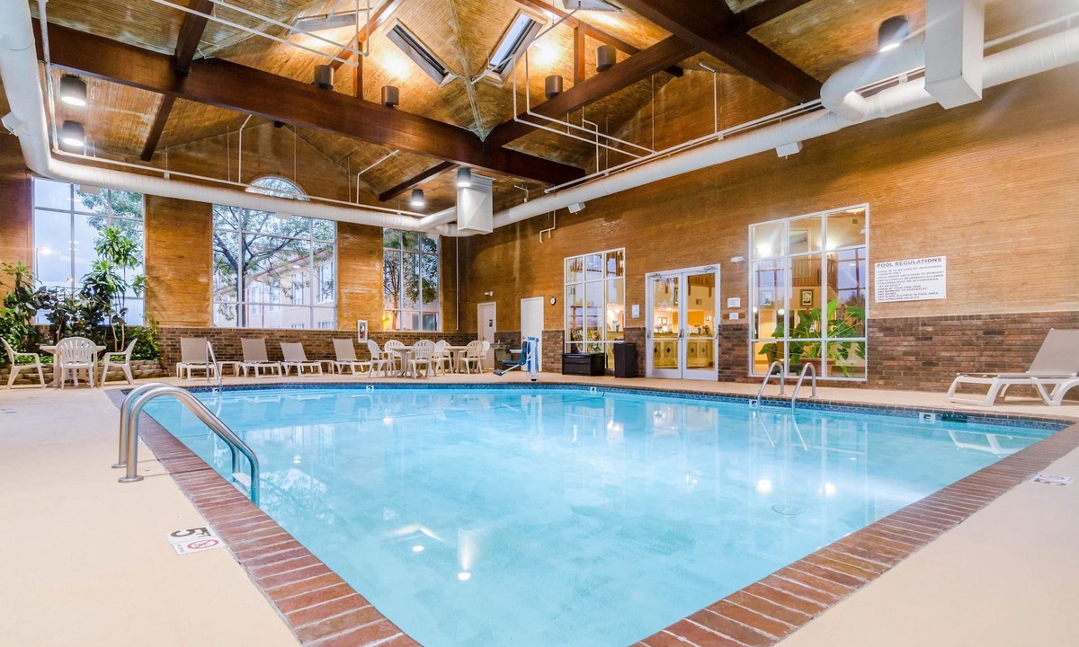 Carthage Hotel | Quality Inn & Suites Carthage near Precious Moments Chapel