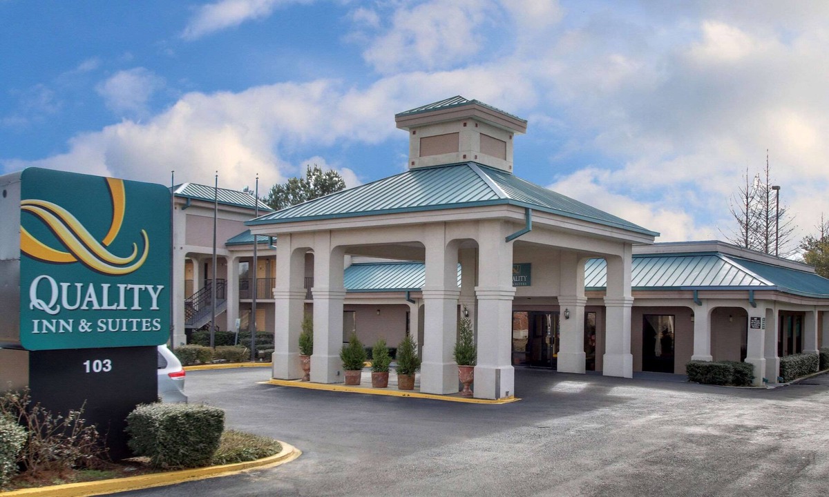 Clinton Hotel | Quality Inn & Suites Clinton - Jackson West