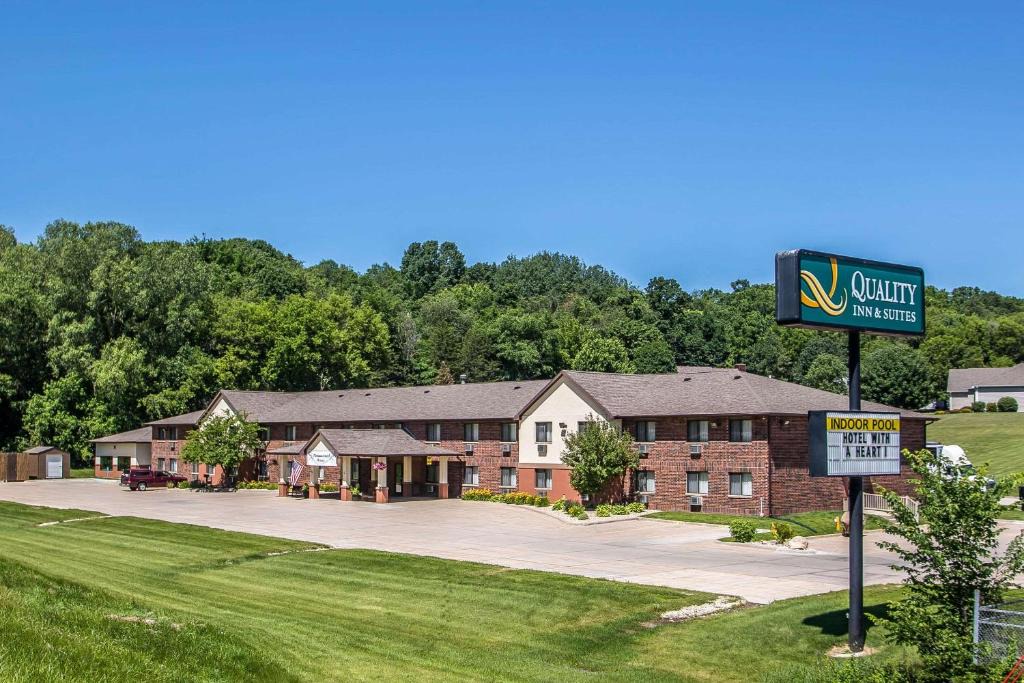 Decorah Hotel | Quality Inn & Suites Decorah