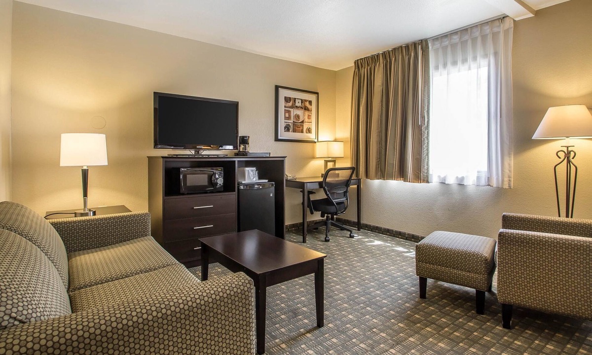 Decorah Hotel | Quality Inn & Suites Decorah