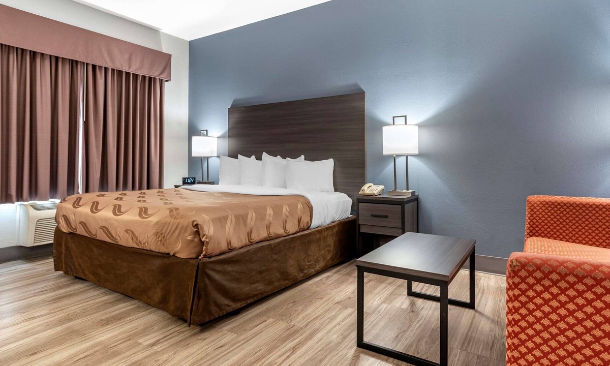 Demopolis Hotel | Quality Inn & Suites Demopolis