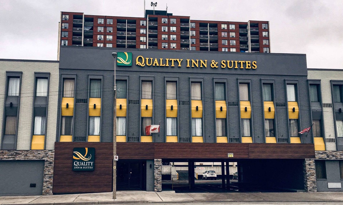 Windsor Hotel | Quality Inn & Suites Downtown Windsor
