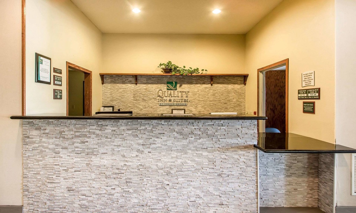 East Troy Hotel | Quality Inn & Suites East Troy I-43