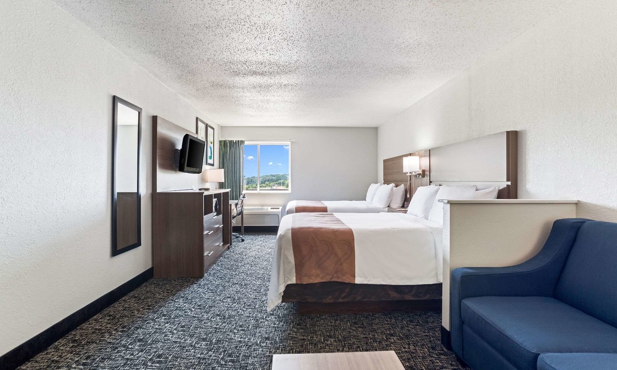 Ferdinand Hotel | Quality Inn & Suites Ferdinand