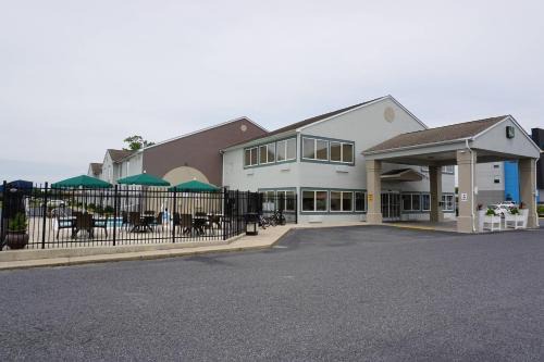 Georgetown Hotel | Quality Inn & Suites Georgetown - Seaford
