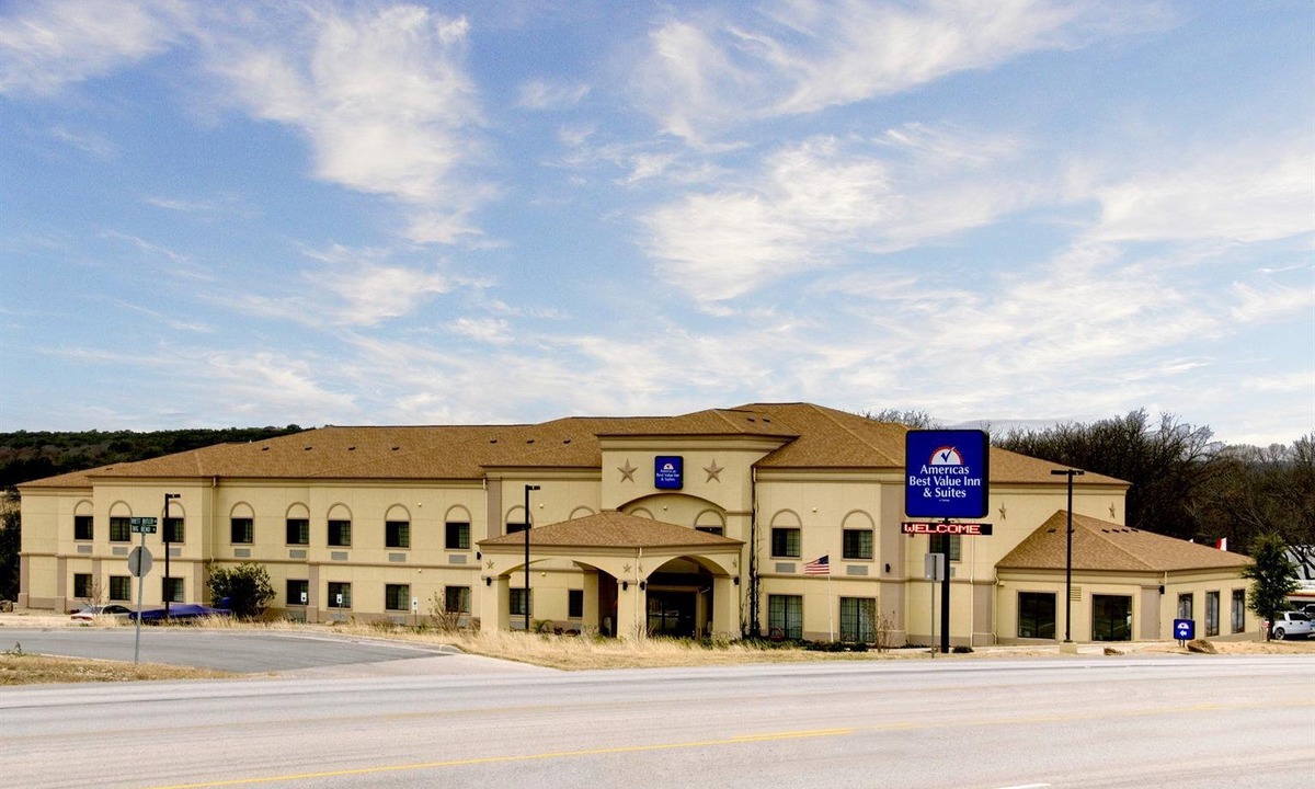 Glen Rose Hotel | Quality Inn & Suites - Glen Rose