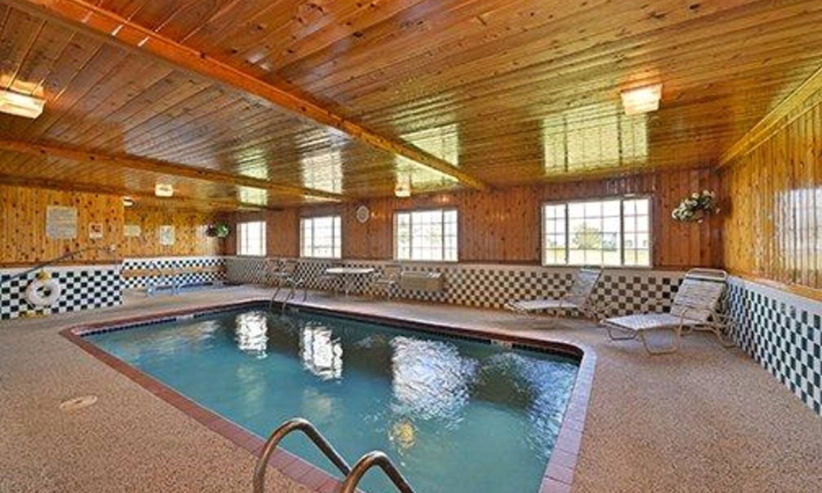 Grinnell Hotel | Quality Inn & Suites Grinnell near University