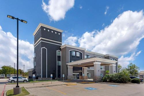 Groesbeck Hotel | Quality Inn & Suites Groesbeck North