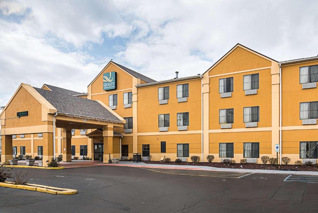 Harvey Hotel | Quality Inn & Suites Harvey - Chicago Southland