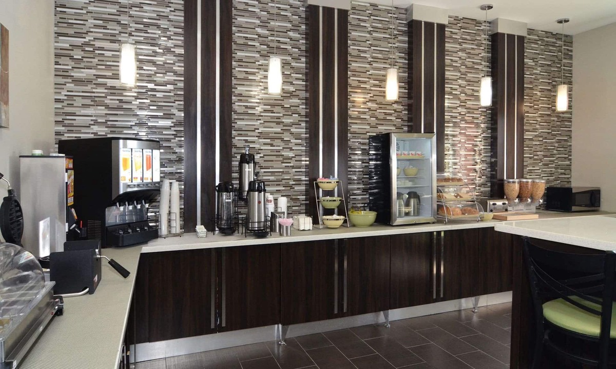 Kenedy Hotel | Quality Inn & Suites Kenedy - Karnes City